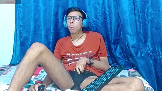 DavTwink3100 online show from April 16, 2026, 1:28 am