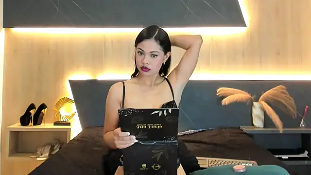 Snapshot of LorenaVarga chatting on May 2, 2026, 7:30 pm LorenaVarga online show from May 2, 2026, 7:30 pm