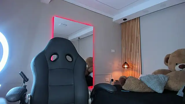  Amanda Fox  online show from November 2, 2025, 4:15 am