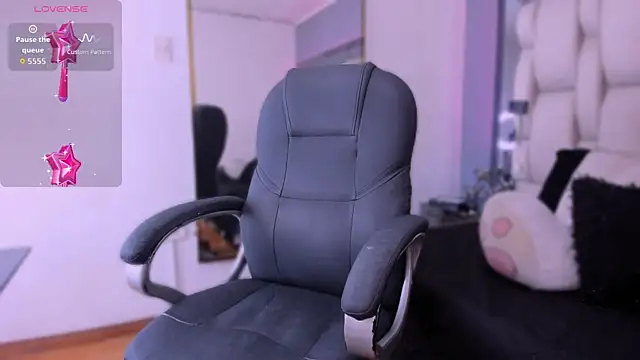  Amanda Fox  online show from November 20, 2025, 3:39 am