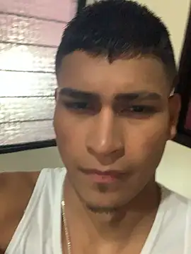 Snapshot of Emiliano_Reyes chatting on April 23, 2026, 4:46 am Emiliano Reyes online show from April 23, 2026, 4:46 am