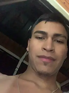 Snapshot of Emiliano_Reyes chatting on April 25, 2026, 8:17 am Emiliano Reyes online show from April 25, 2026, 8:17 am