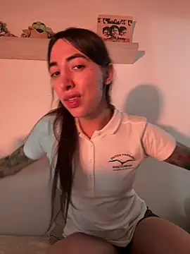 valeriahornier online show from February 17, 2026, 10:05 pm