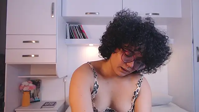 MartiRuis10 online show from October 20, 2025, 8:20 pm