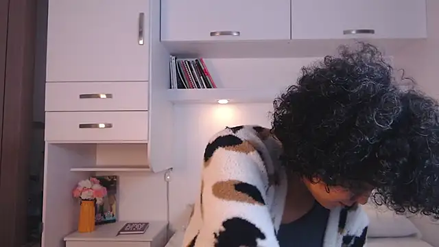 MartiRuis10 online show from October 22, 2025, 8:41 pm