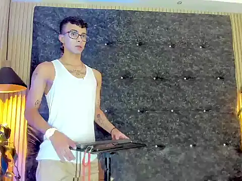 Snapshot of the_fenix_boy chatting on October 23, 2025, 7:56 pm the fenix boy online show from October 23, 2025, 7:56 pm