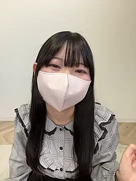 Reina cute 00  online show from October 28, 2025, 3:21 am