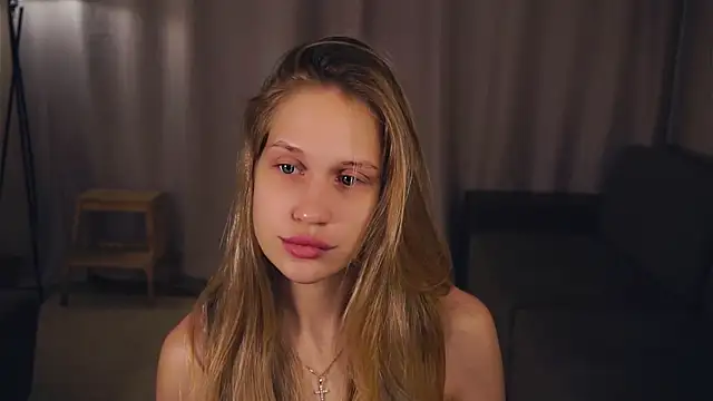 NadinePogar online show from November 6, 2025, 7:20 am