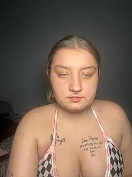 Snapshot of Kayliee420 chatting on November 25, 2025, 2:11 am Kayliee420 online show from November 25, 2025, 2:11 am