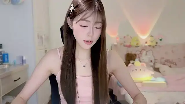 Snapshot of Onecutelittle chatting on November 6, 2025, 6:25 am Onecutelittle online show from November 6, 2025, 6:25 am