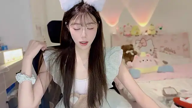 Snapshot of Onecutelittle chatting on November 7, 2025, 6:35 am Onecutelittle online show from November 7, 2025, 6:35 am