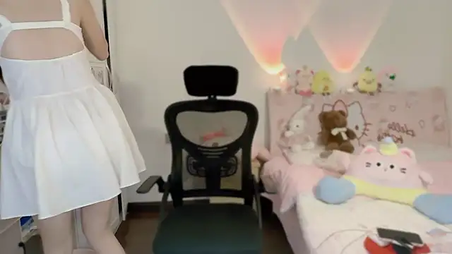 Snapshot of Onecutelittle chatting on November 8, 2025, 1:17 am Onecutelittle online show from November 8, 2025, 1:17 am