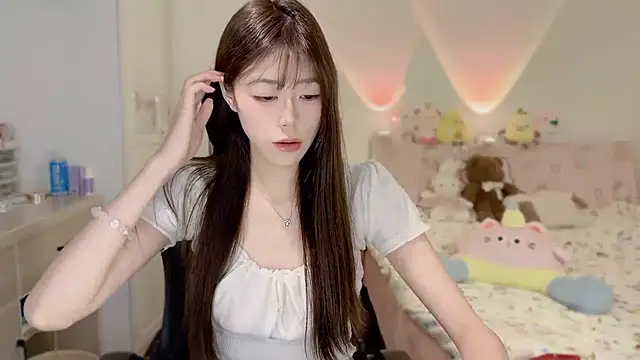 Snapshot of Onecutelittle chatting on November 10, 2025, 1:37 am Onecutelittle online show from November 10, 2025, 1:37 am