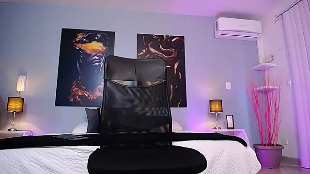 NoahDiaz online show from November 8, 2025, 1:11 pm