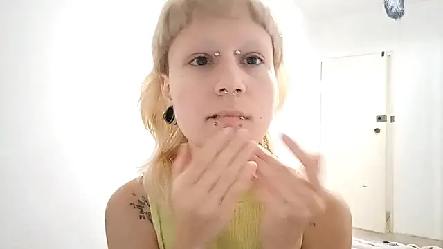 Snapshot of VetaBeghtol chatting on October 21, 2025, 1:45 pm VetaBeghtol online show from October 21, 2025, 1:45 pm