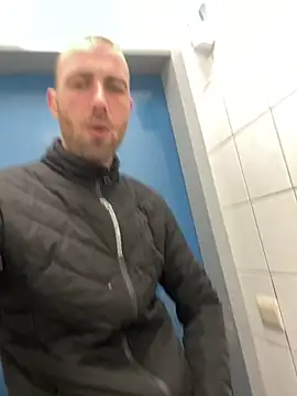 Rotteei1 online show from November 20, 2025, 9:20 am