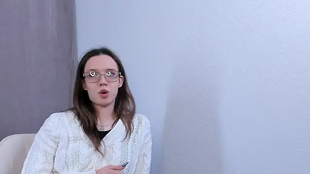 FabiolaCowing online show from October 21, 2025, 4:08 pm