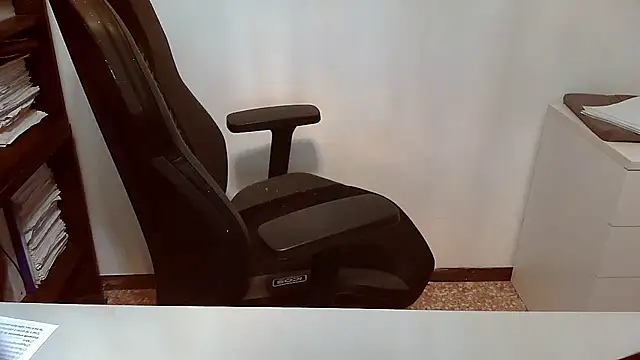 Snapshot of topg84 chatting on December 3, 2025, 7:05 am topg84 online show from December 3, 2025, 7:05 am