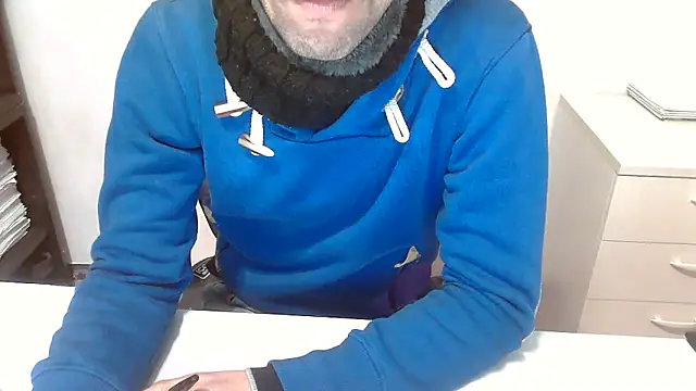 Snapshot of topg84 chatting on December 15, 2025, 5:39 pm topg84 online show from December 15, 2025, 5:39 pm