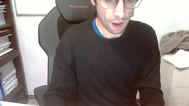 Snapshot of topg84 chatting on December 16, 2025, 6:13 pm topg84 online show from December 16, 2025, 6:13 pm