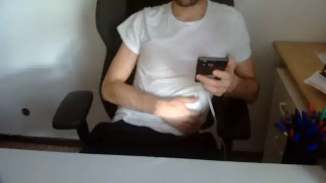 Snapshot of topg84 chatting on May 26, 2026, 4:25 pm topg84 online show from May 26, 2026, 4:25 pm