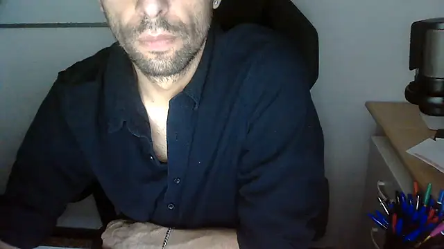 Snapshot of topg84 chatting on May 27, 2026, 5:43 pm topg84 online show from May 27, 2026, 5:43 pm