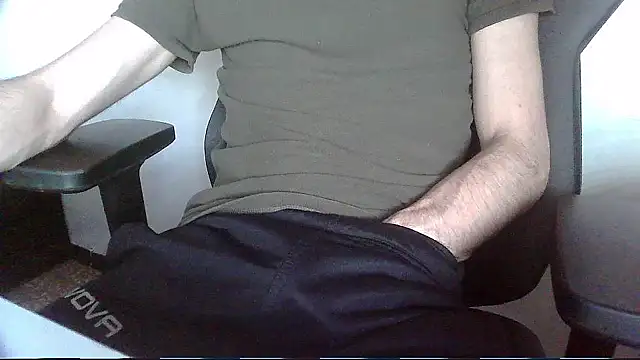 Snapshot of topg84 chatting on May 30, 2026, 5:10 pm topg84 online show from May 30, 2026, 5:10 pm