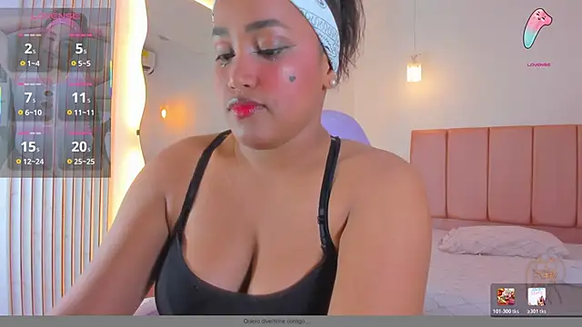 NahomiWalker  online show from January 13, 2026, 8:25 pm