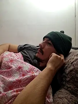 bbyxklaus online show from October 30, 2025, 2:24 am