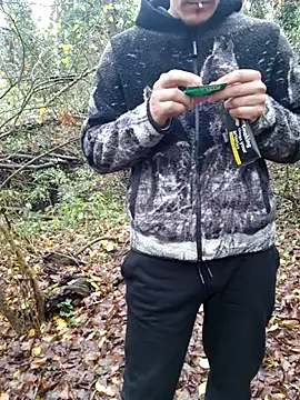 bbyxklaus online show from November 15, 2025, 11:29 am