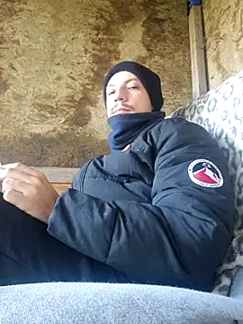 bbyxklaus online show from November 18, 2025, 12:42 pm