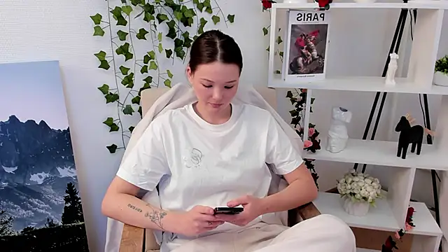 TeressaGimar online show from October 19, 2025, 5:41 am