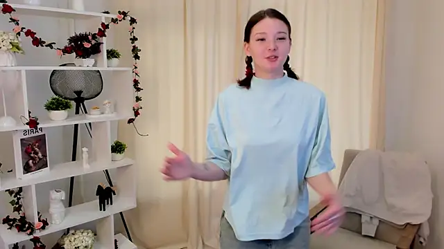 TeressaGimar online show from October 21, 2025, 6:47 am