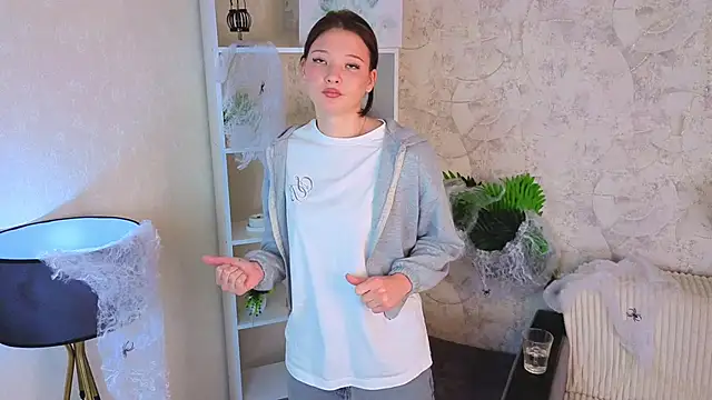 TeressaGimar online show from October 27, 2025, 3:54 am