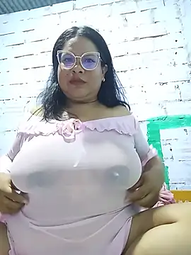 Snapshot of celeste122595 chatting on June 7, 2026, 3:32 am celeste122595 online show from June 7, 2026, 3:32 am