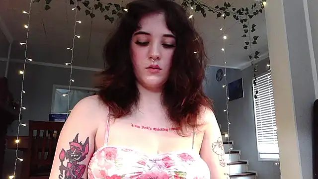 Trickylucy555 online show from May 27, 2026, 9:45 pm
