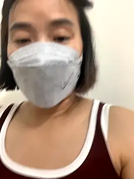 HinayLa online show from October 19, 2025, 1:23 pm