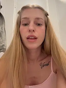 kira mia online show from June 16, 2026, 4:20 pm