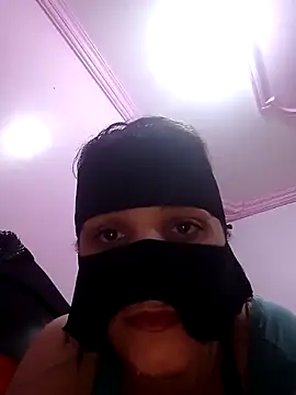 SandyAmr online show from November 22, 2025, 8:57 am