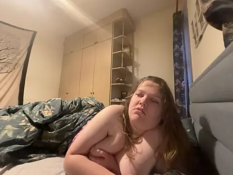 Snapshot of Scarletcum22 chatting on February 10, 2026, 7:23 am Scarletcum22 online show from February 10, 2026, 7:23 am