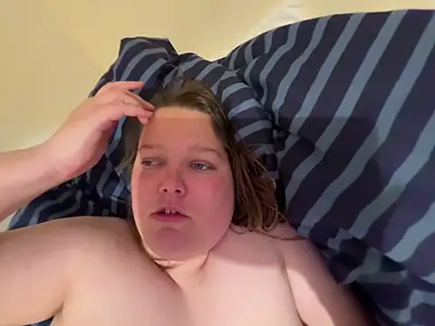 Snapshot of Scarletcum22 chatting on April 4, 2026, 7:39 am Scarletcum22 online show from April 4, 2026, 7:39 am