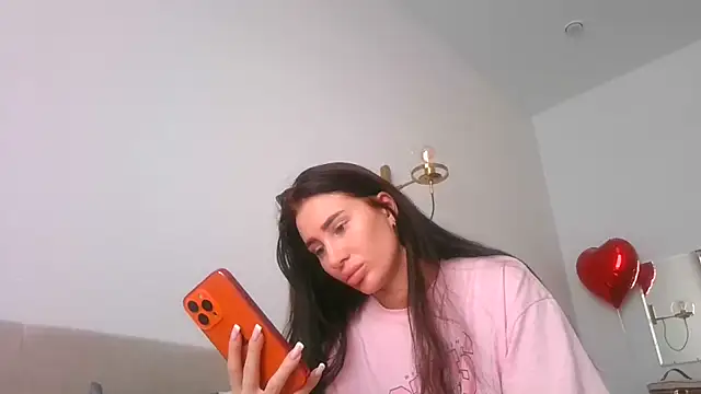 Snapshot of Qaralinn chatting on February 27, 2026, 8:58 am Qaralinn online show from February 27, 2026, 8:58 am