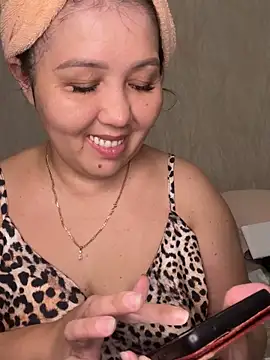 Snapshot of Love__Mom chatting on October 21, 2025, 7:14 pm Love Mom online show from October 21, 2025, 7:14 pm