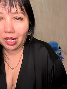 Snapshot of Love__Mom chatting on November 14, 2025, 5:55 pm Love Mom online show from November 14, 2025, 5:55 pm