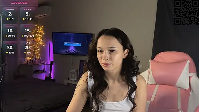 Snapshot of ella_simons chatting on November 23, 2025, 1:05 am ella simons online show from November 23, 2025, 1:05 am