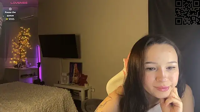 Snapshot of ella_simons chatting on December 5, 2025, 1:25 am ella simons online show from December 5, 2025, 1:25 am