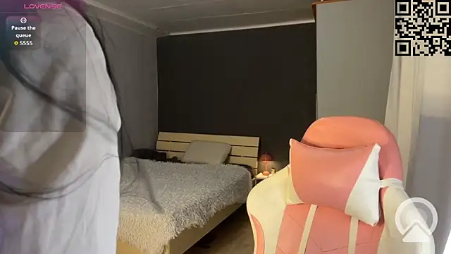 Snapshot of ella_simons chatting on February 5, 2026, 11:09 pm ella simons online show from February 5, 2026, 11:09 pm