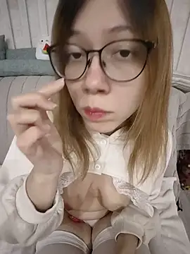 Snapshot of PeachyMaolin chatting on April 18, 2026, 5:50 pm PeachyMaolin online show from April 18, 2026, 5:50 pm