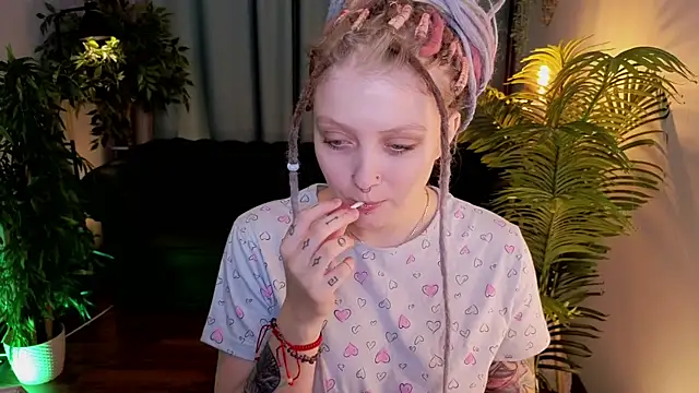 Snapshot of Kiki_shay chatting on November 14, 2025, 1:32 pm Kiki shay online show from November 14, 2025, 1:32 pm