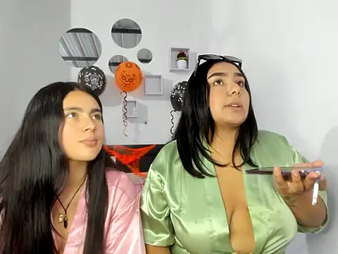 Snapshot of Twodirtyteens18 chatting on October 28, 2025, 12:47 am Twodirtyteens18 online show from October 28, 2025, 12:47 am